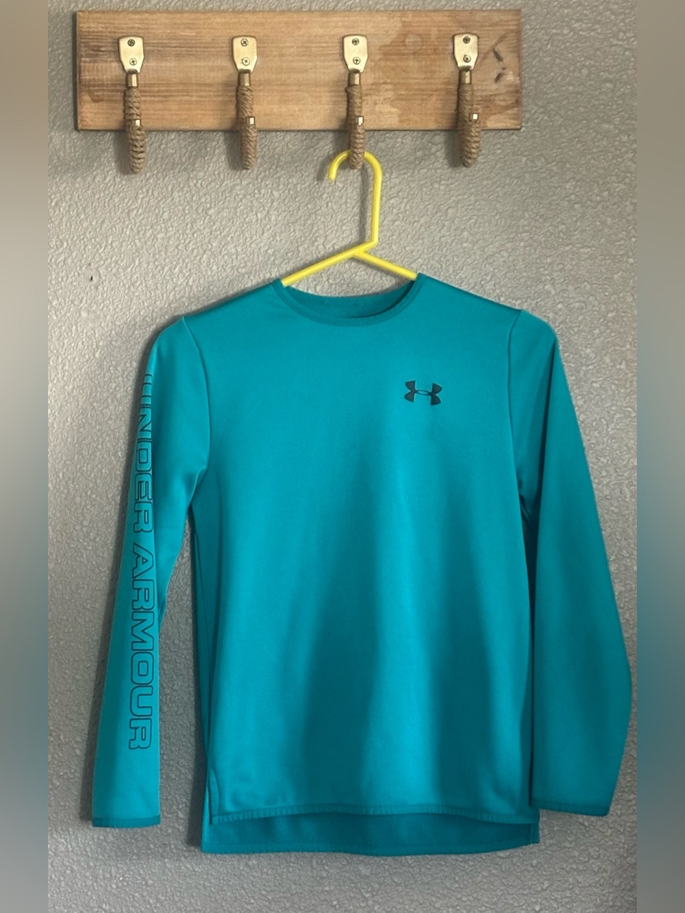 Under Armour Boys ( MED) Basketball Teal Crewneck Performance Sweatshirt - Picture 10 of 10